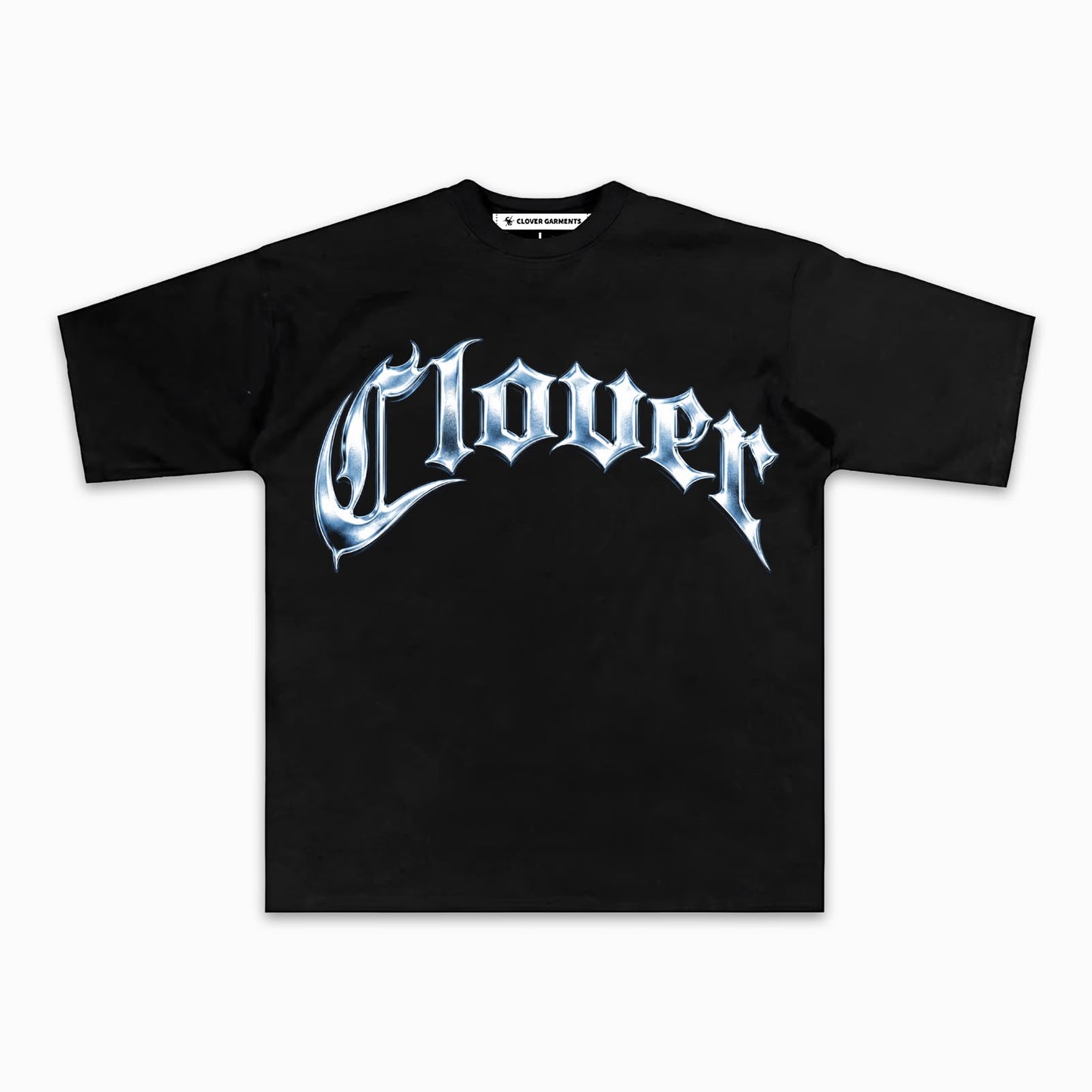 Playera negra con script Clover cromado al frente