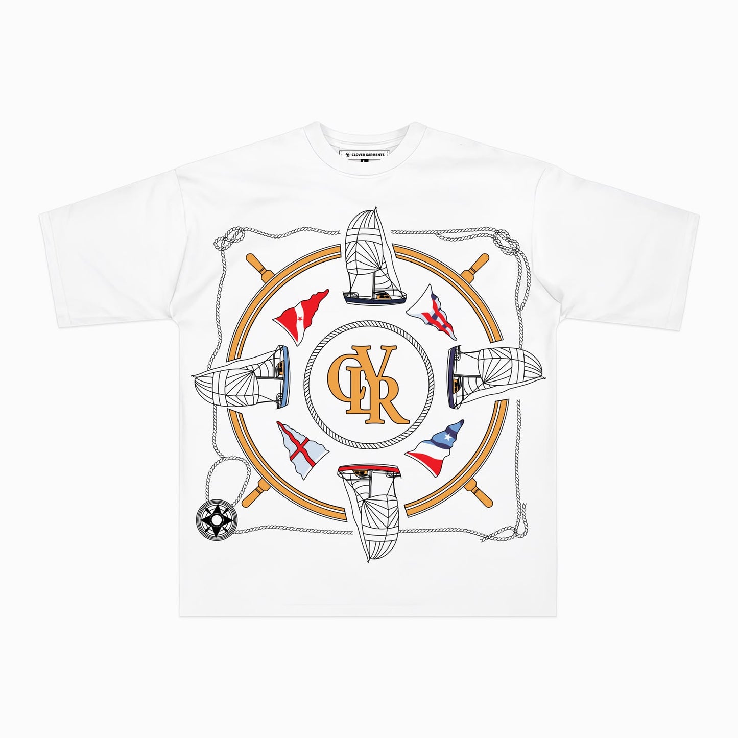 Playera blanca con emblema náutico de timón, veleros y monograma CLVR