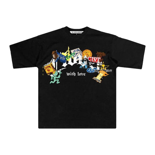 Playera negra con collage de stickers Clover multicolor y frase with love
