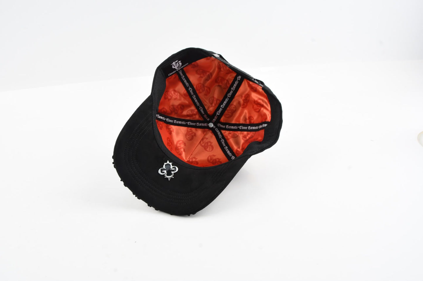 CLVR PATCHES NEGRA interior rojo