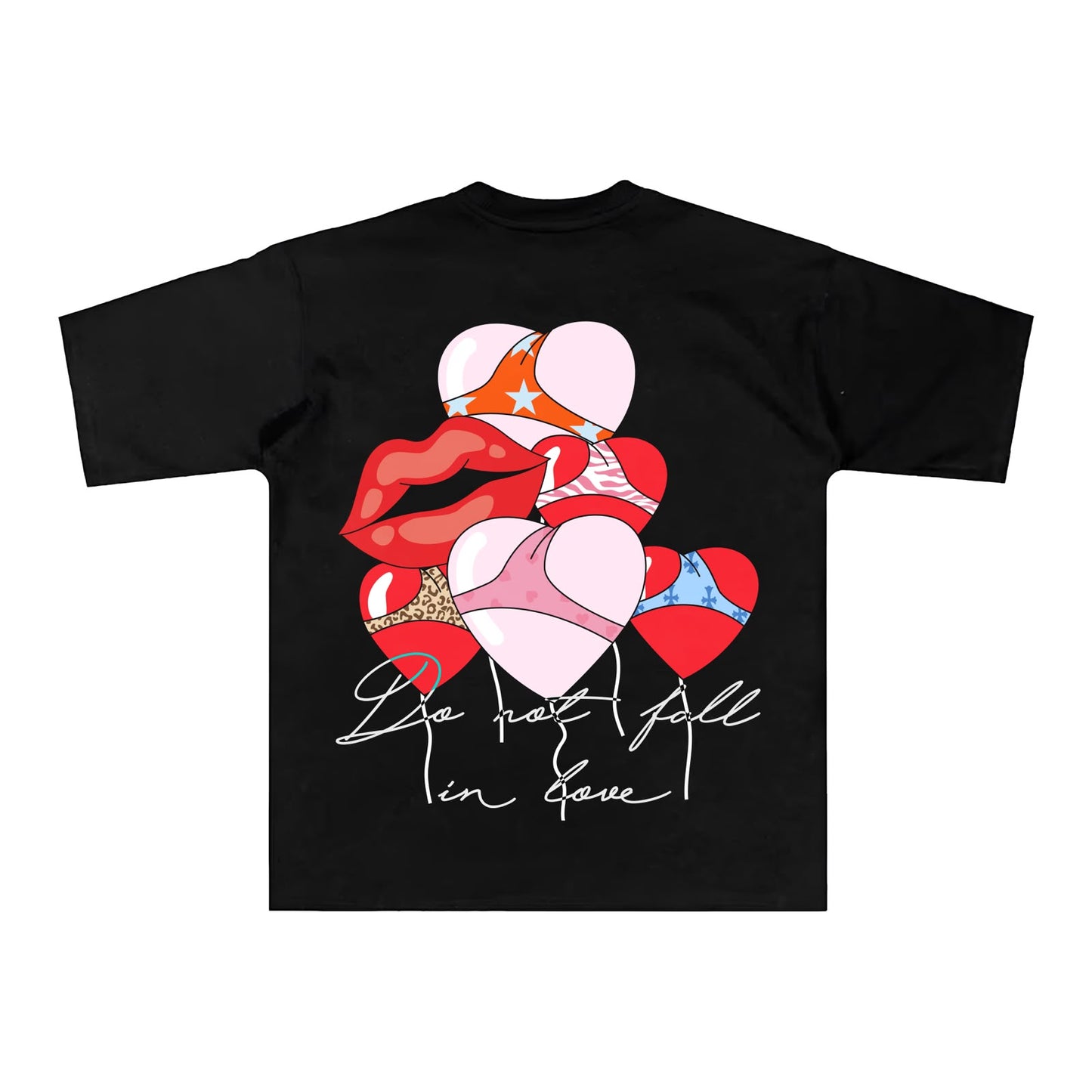 Espalda de playera negra con labios rojos, corazones y frase Do not fall in love