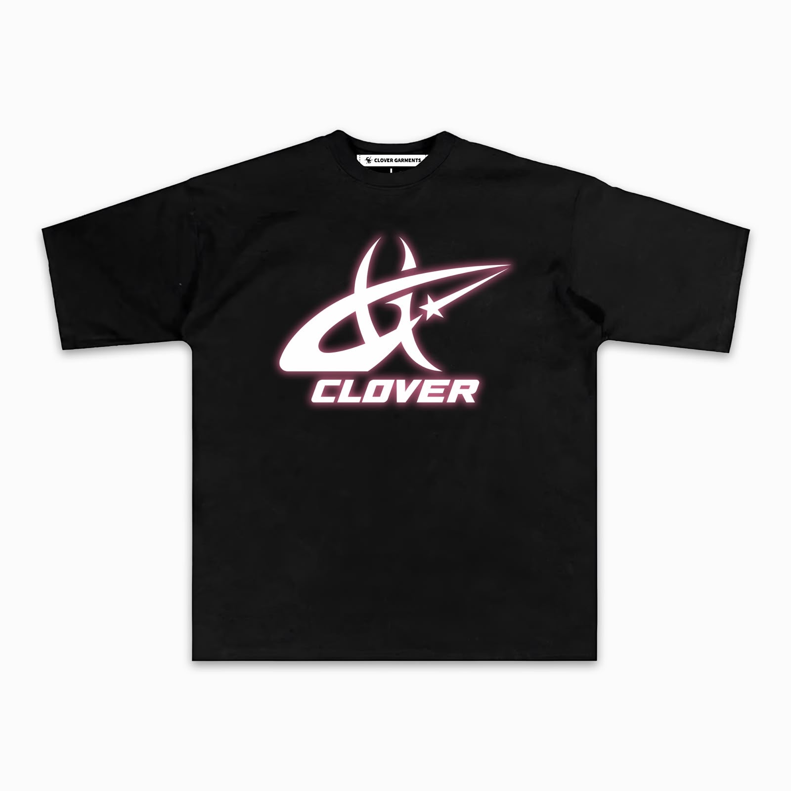 Playera negra con logo swoosh Clover blanco y rosa al frente